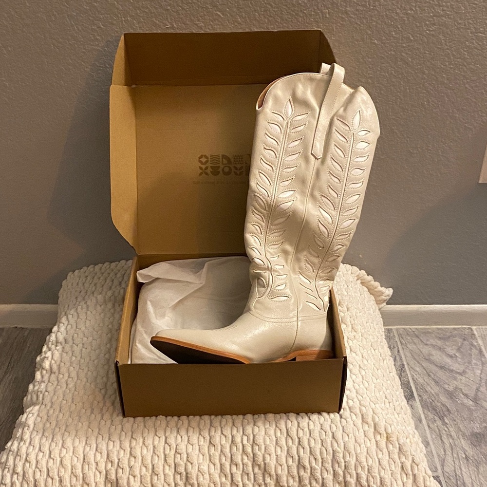 Women's White Heeled Boots
